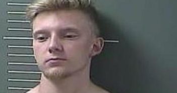 CHRISTIAN ROBBINS – 2017-07-21 06:00:00, Johnson County, Kentucky – mugshot, arrest CHRISTIAN ROBBINS - 2017-07-21 06:00:00, Johnson County, Kentucky - mugshot, arrest